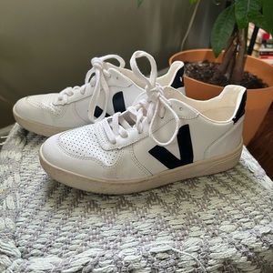 Womens Veja Sneakers B&W